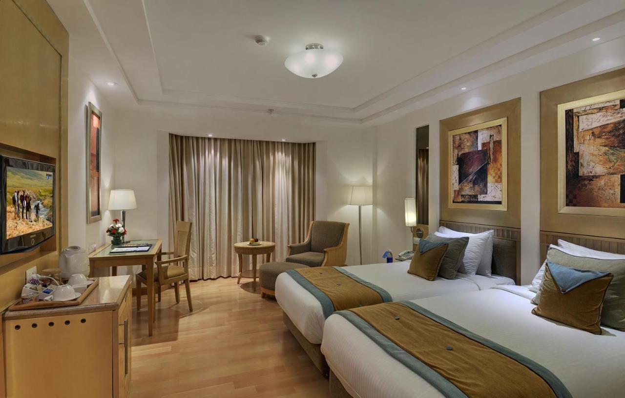 Inde Hotel Vista Woods Huda City Centre, Гургаон Экстерьер фото