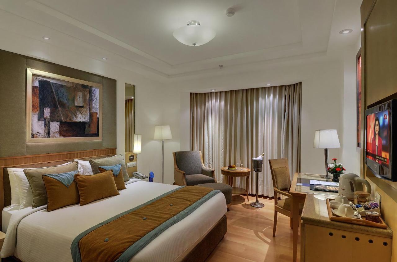 Inde Hotel Vista Woods Huda City Centre, Гургаон Экстерьер фото
