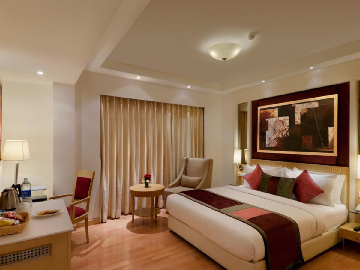 Inde Hotel Vista Woods Huda City Centre, Гургаон Экстерьер фото