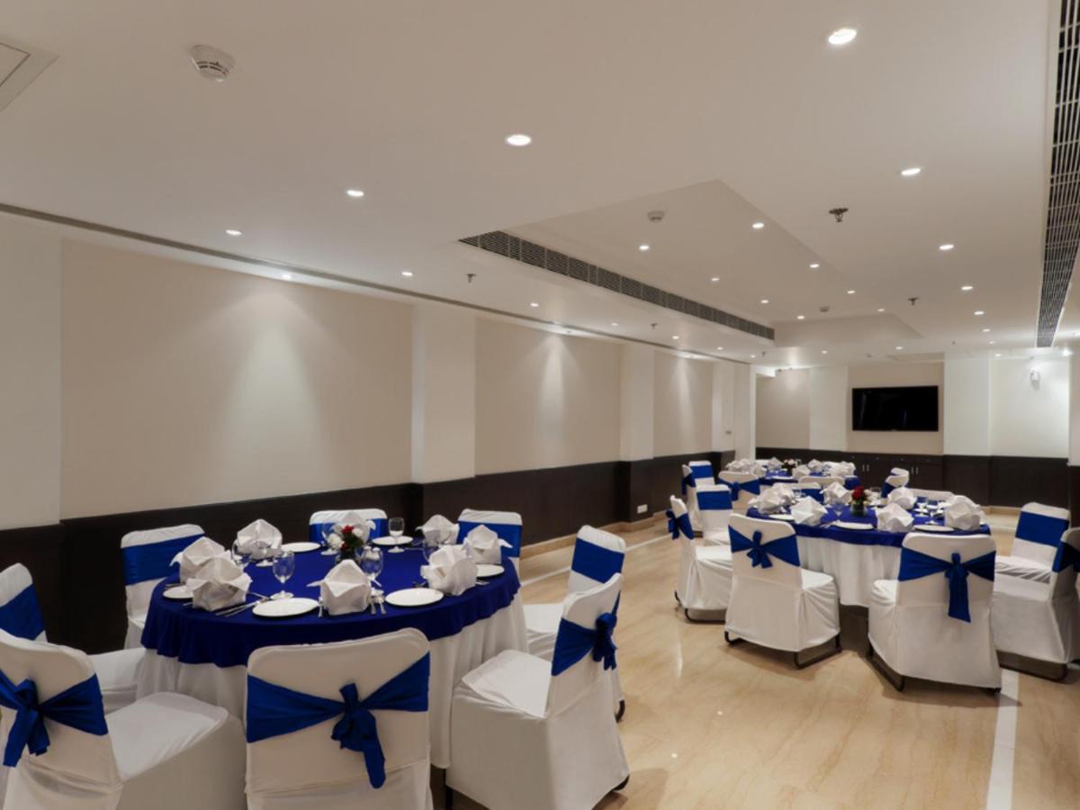 Inde Hotel Vista Woods Huda City Centre, Гургаон Экстерьер фото