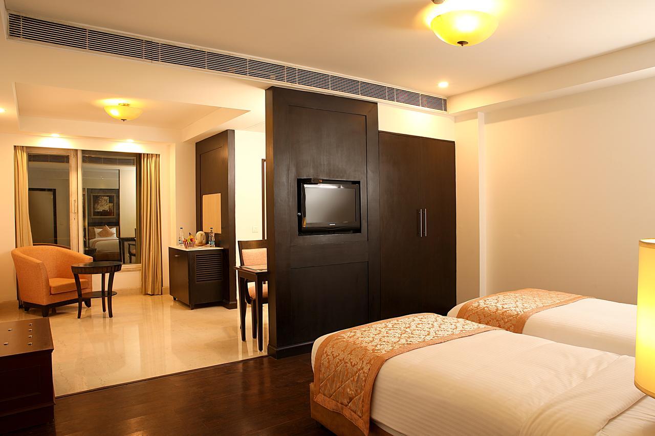 Inde Hotel Vista Woods Huda City Centre, Гургаон Экстерьер фото