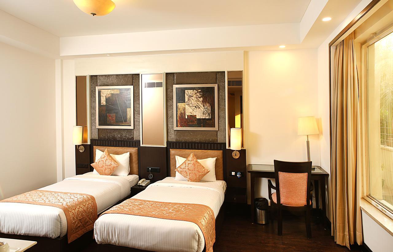 Inde Hotel Vista Woods Huda City Centre, Гургаон Экстерьер фото