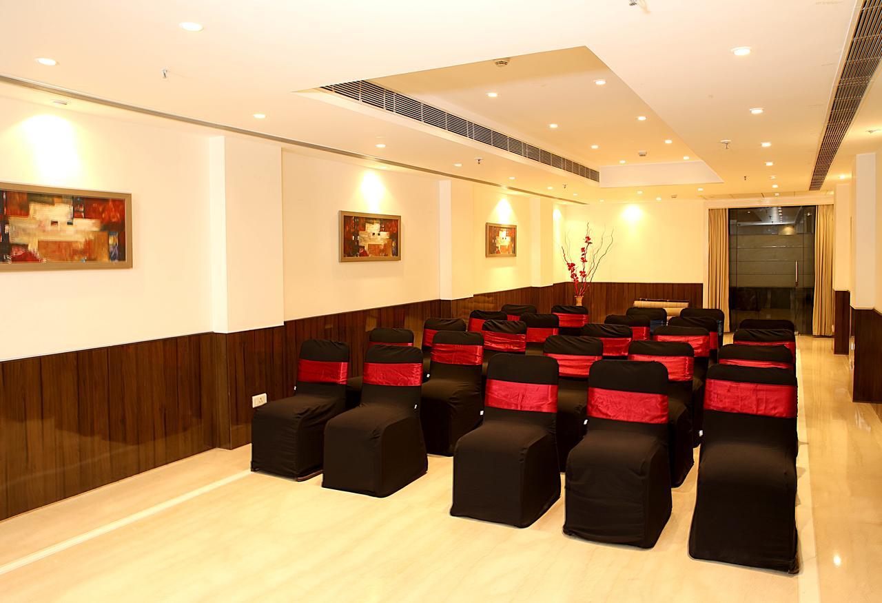 Inde Hotel Vista Woods Huda City Centre, Гургаон Экстерьер фото