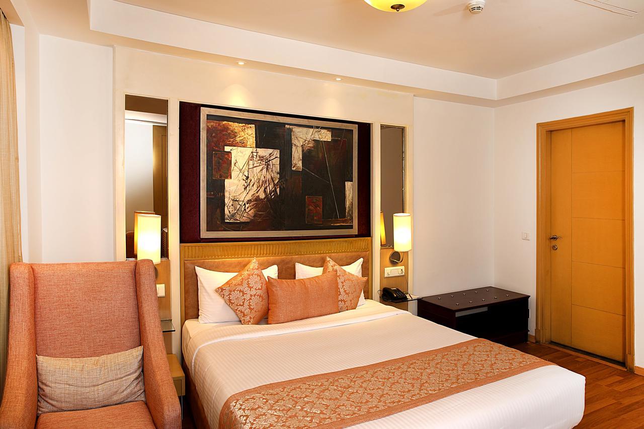 Inde Hotel Vista Woods Huda City Centre, Гургаон Экстерьер фото