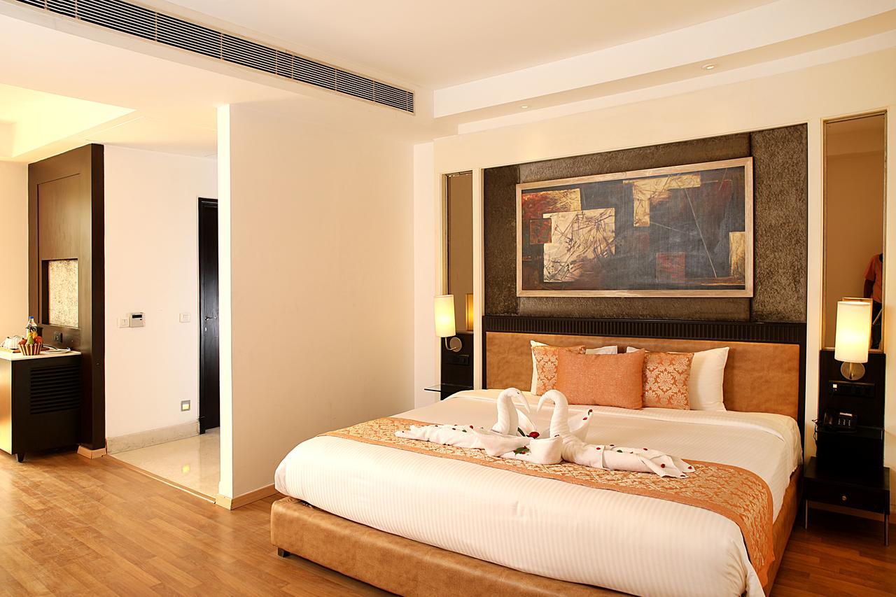 Inde Hotel Vista Woods Huda City Centre, Гургаон Экстерьер фото