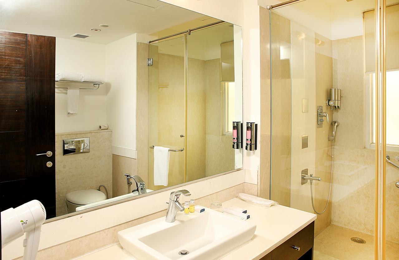 Inde Hotel Vista Woods Huda City Centre, Гургаон Экстерьер фото