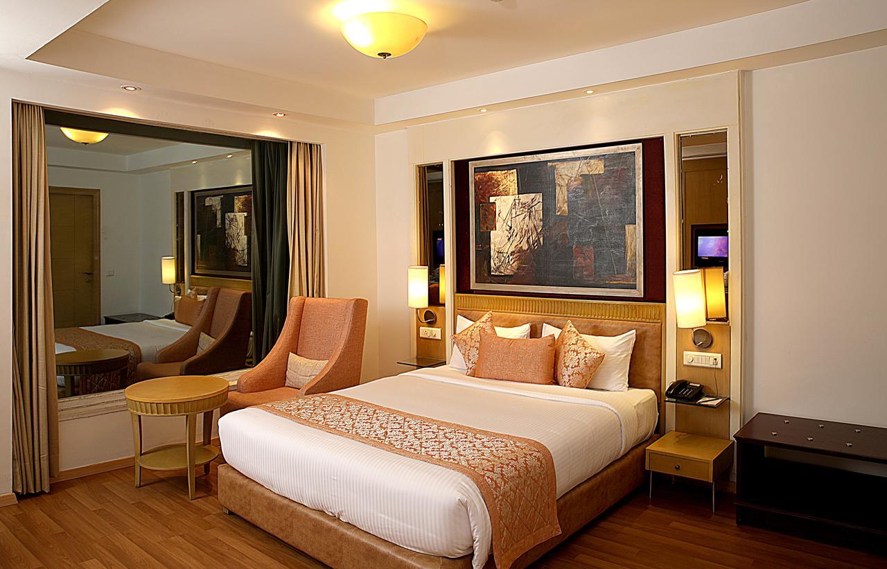 Inde Hotel Vista Woods Huda City Centre, Гургаон Экстерьер фото