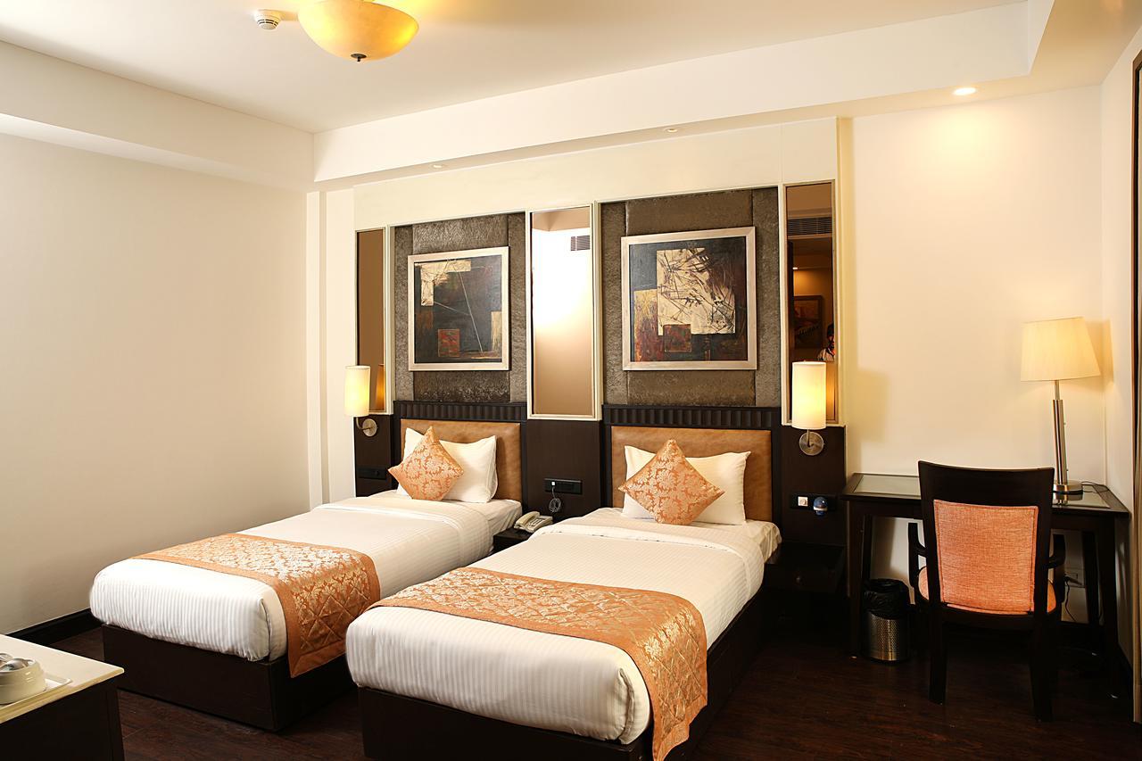 Inde Hotel Vista Woods Huda City Centre, Гургаон Экстерьер фото