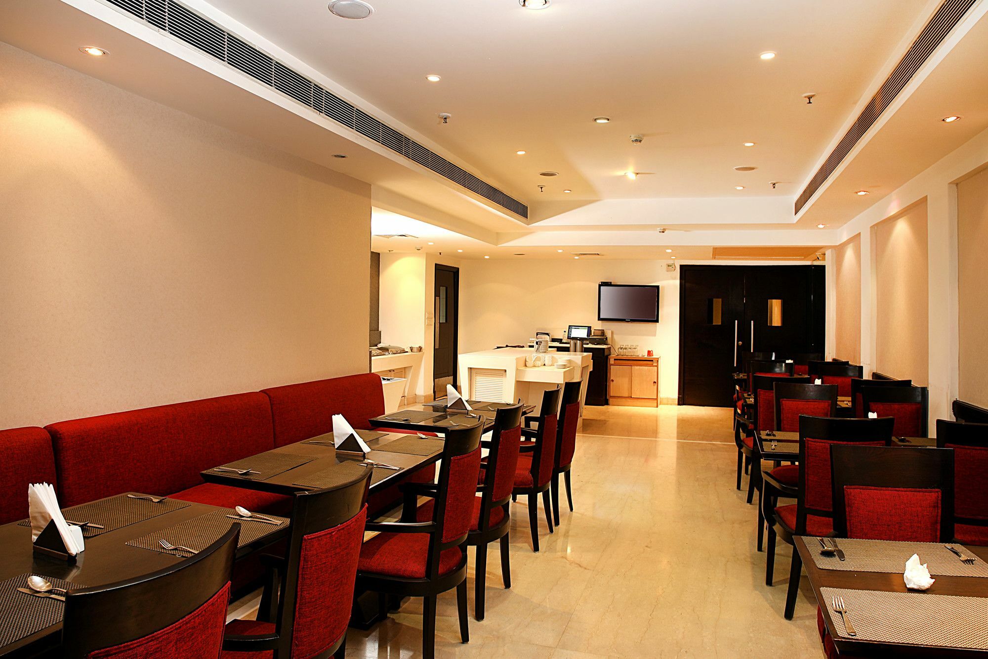 Inde Hotel Vista Woods Huda City Centre, Гургаон Экстерьер фото