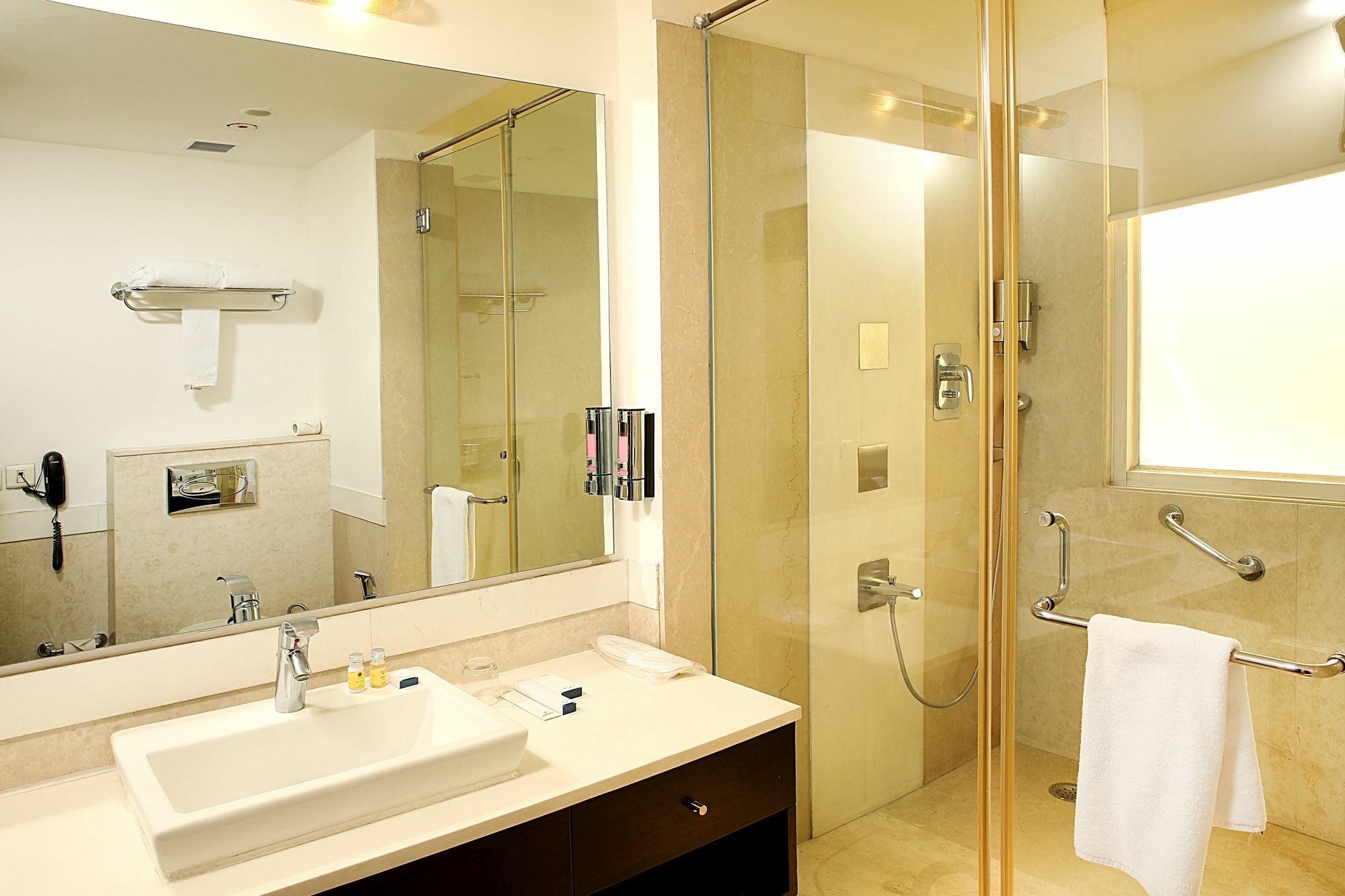 Inde Hotel Vista Woods Huda City Centre, Гургаон Экстерьер фото