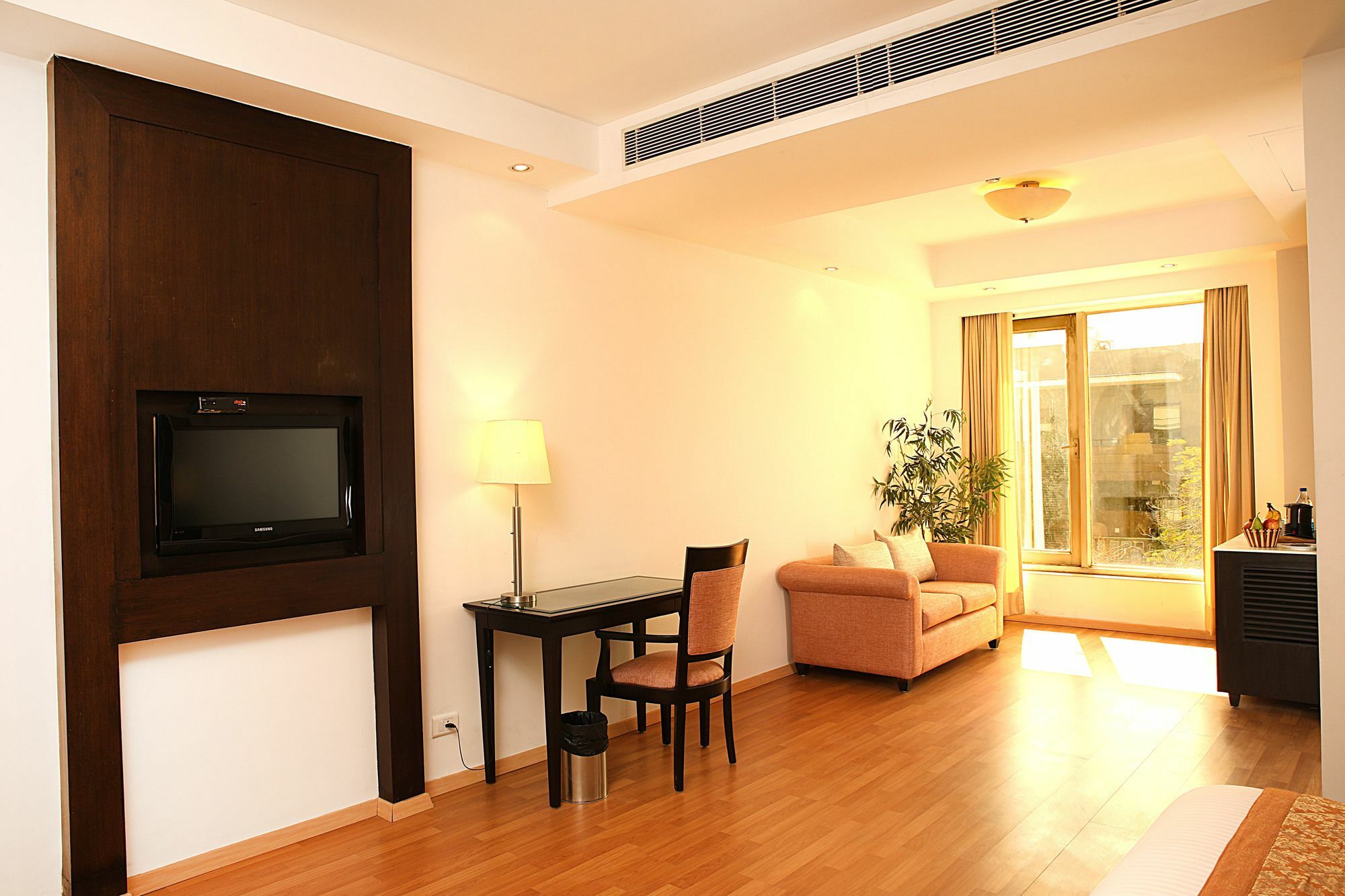 Inde Hotel Vista Woods Huda City Centre, Гургаон Экстерьер фото