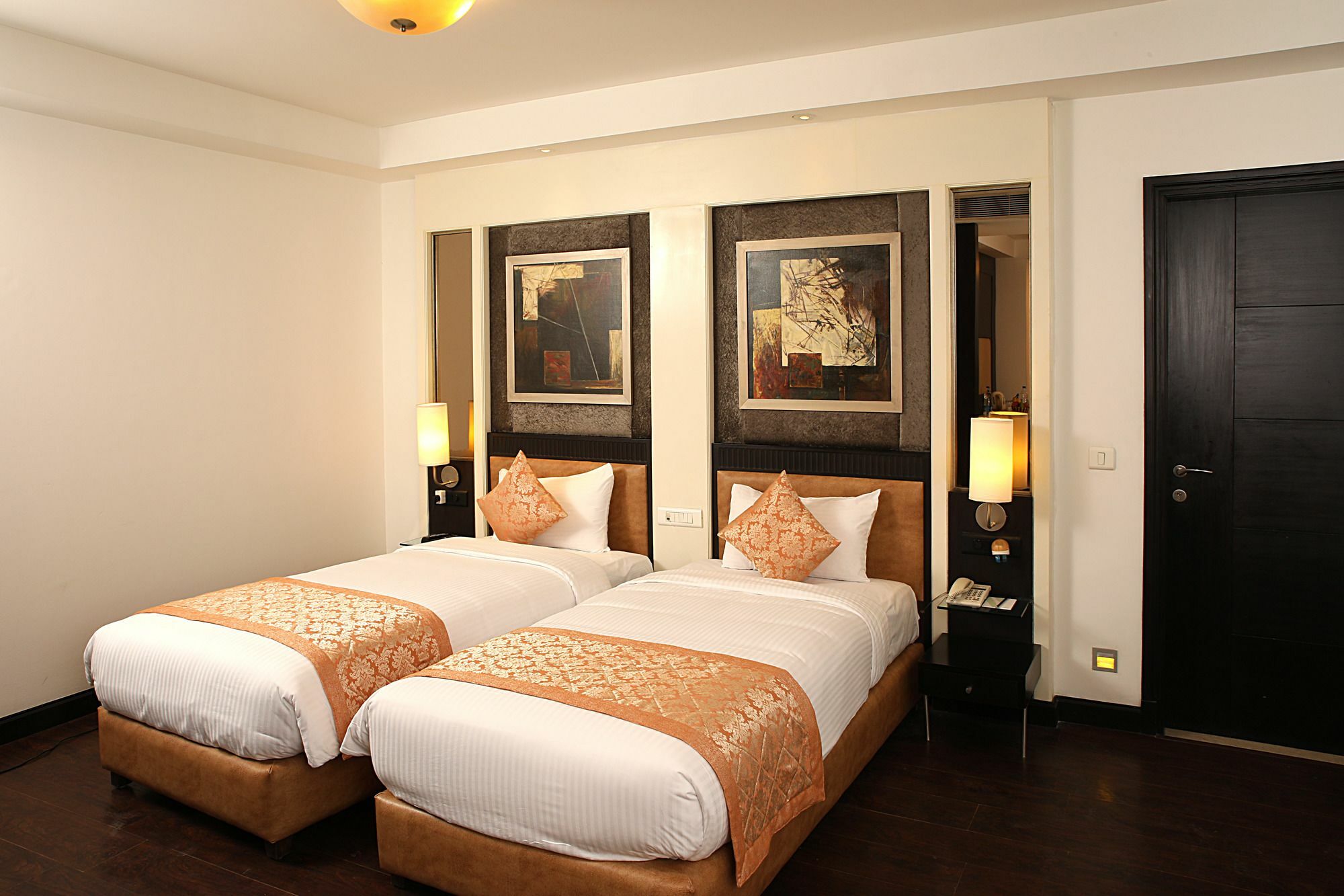 Inde Hotel Vista Woods Huda City Centre, Гургаон Экстерьер фото