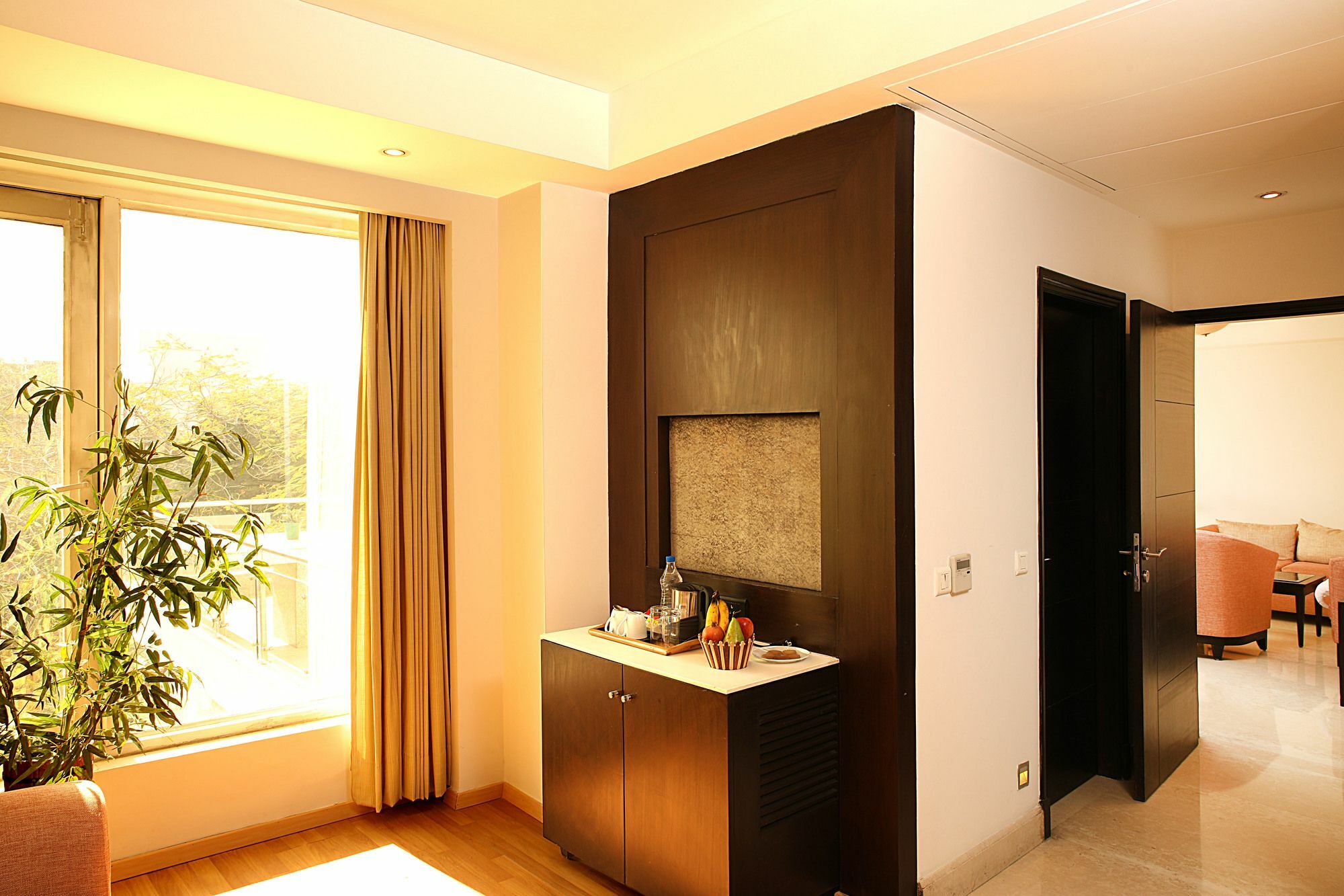 Inde Hotel Vista Woods Huda City Centre, Гургаон Экстерьер фото