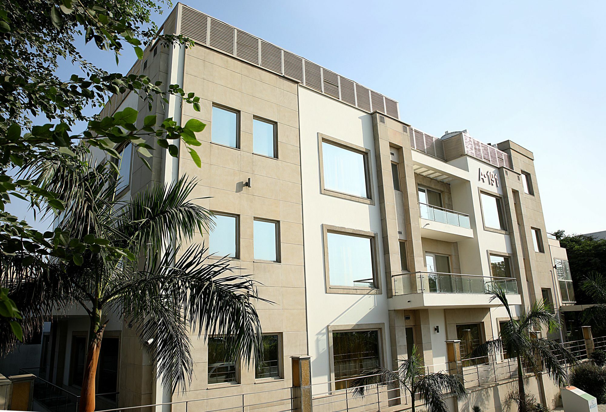 Inde Hotel Vista Woods Huda City Centre, Гургаон Экстерьер фото